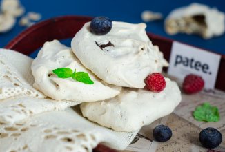 Меренга с орехами и шоколадом