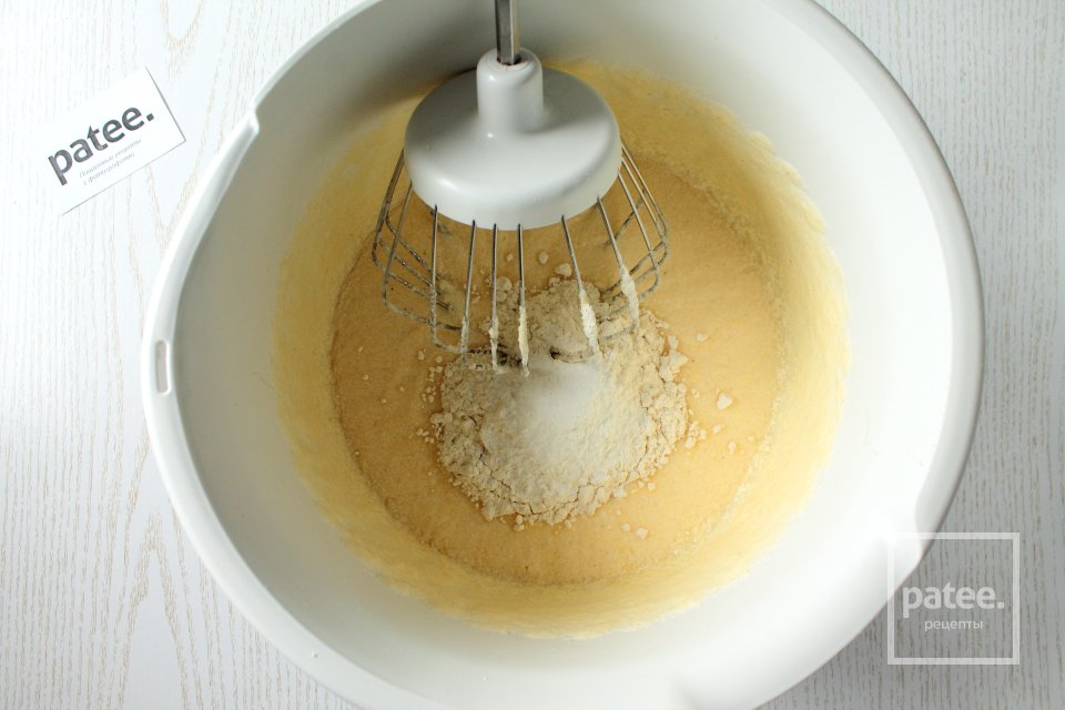 Кекс с черносливом в мультиварке - Шаг 5