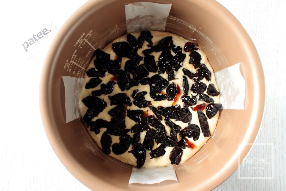 Кекс с черносливом в мультиварке - Шаг 9