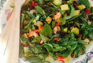 Салат с авокадо и креветками