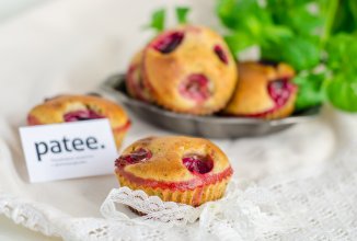 Финансье с крыжовником и фисташками