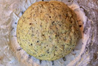 Тесто для пиццы с базиликом