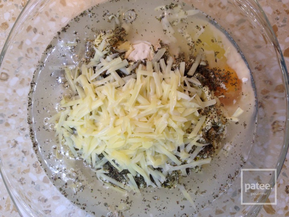 Тесто для пиццы с базиликом - Шаг 1