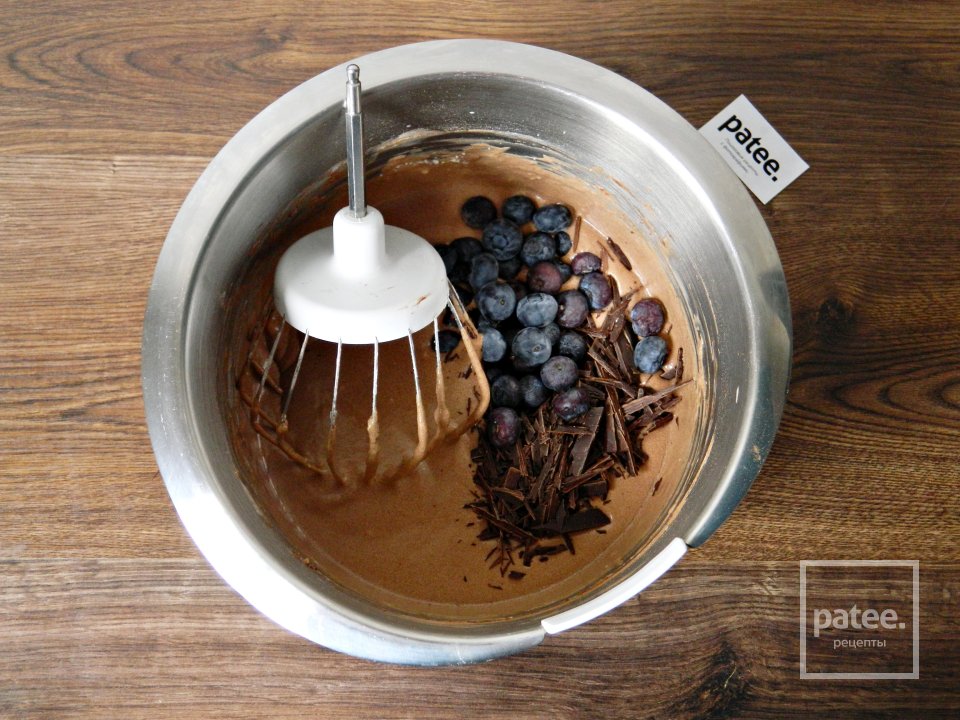 Шоколадные кексы с голубикой - Шаг 10