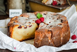 Творожный кекс-пирог с малиной