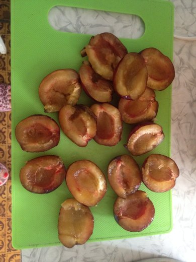 Сладкий пирог на кефире со сливами - Шаг 2