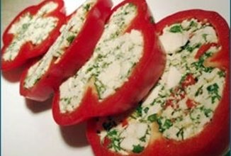 Перец фаршированный брынзой и яйцами