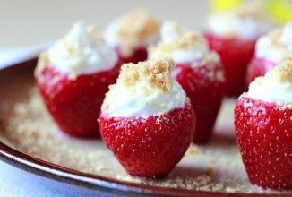 Чизкейк в клубнике