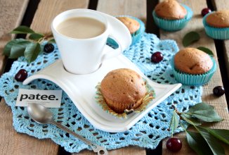 Кофейные кексы с вишней