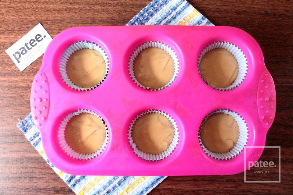 Кофейные кексы с вишней - Шаг 6