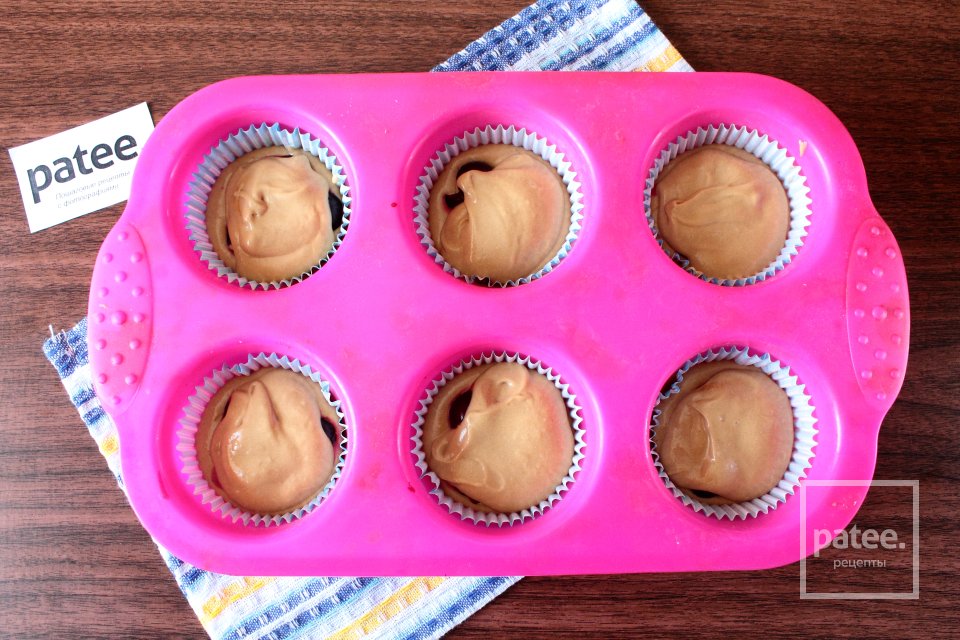 Кофейные кексы с вишней - Шаг 8