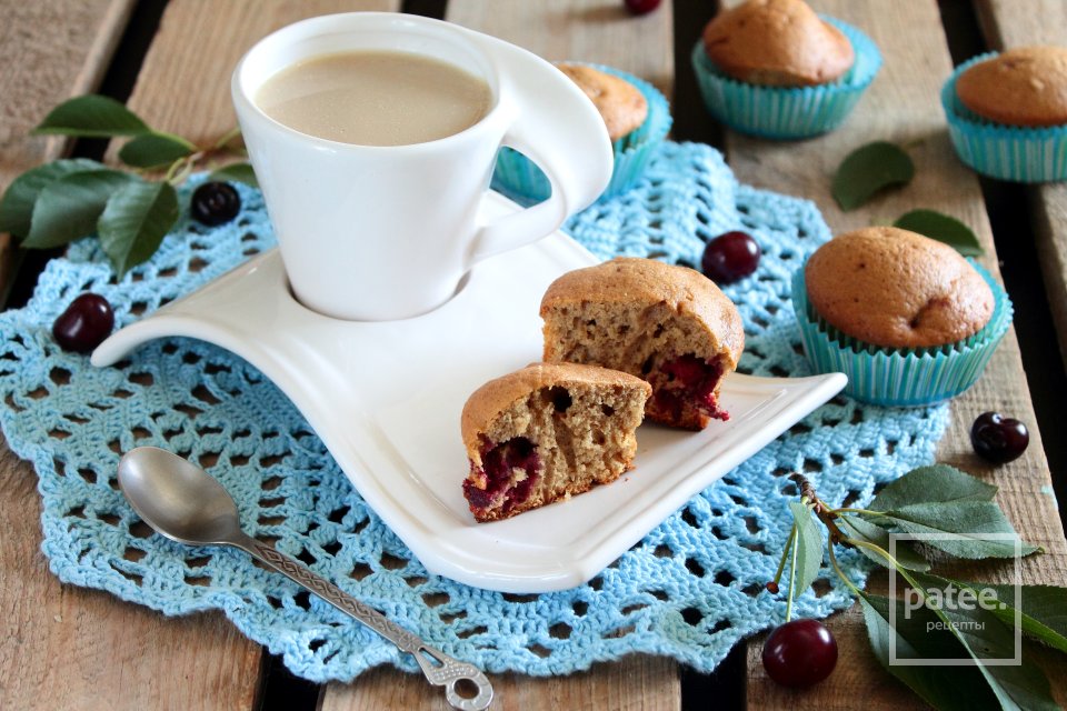 Кофейные кексы с вишней - Шаг 11