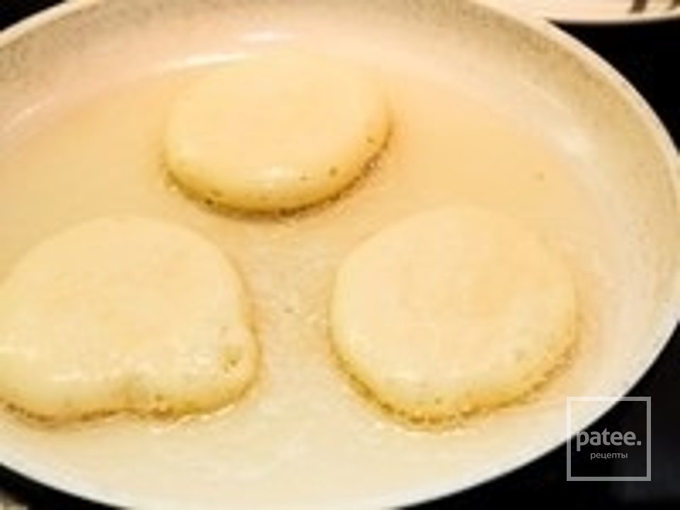 Пышные оладьи на молоке - Шаг 4