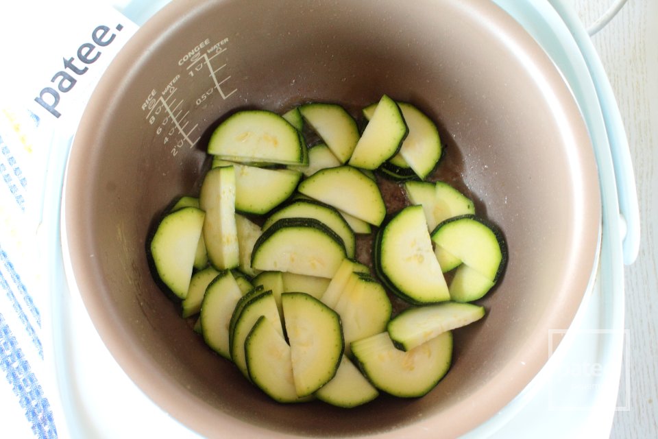 Плов с кабачками и курицей в мультиварке - Шаг 7