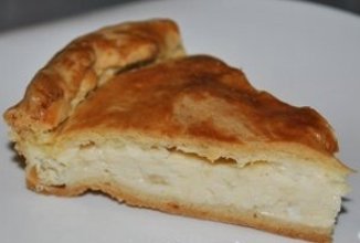 Луковый пирог с плавленным сыром