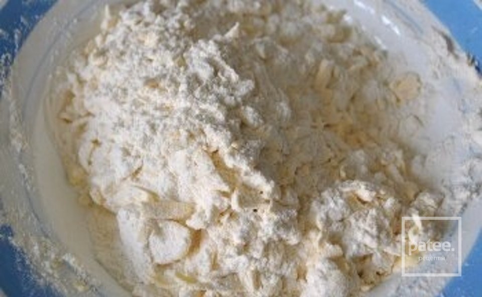 Луковый пирог с плавленным сыром - Шаг 1