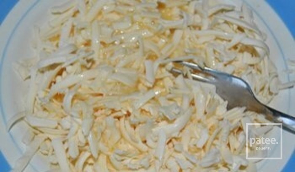 Луковый пирог с плавленным сыром - Шаг 7