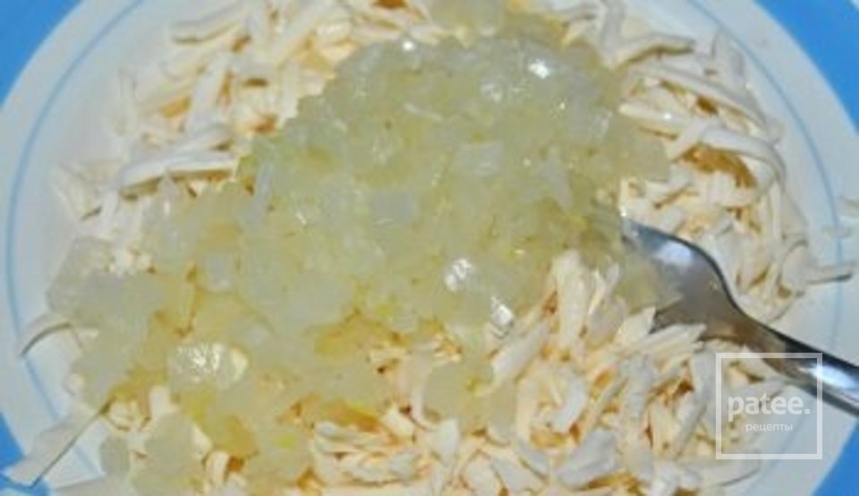 Луковый пирог с плавленным сыром - Шаг 8