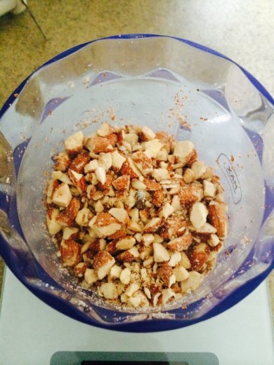 Варенье из черной смородины в мультиварке - Шаг 1