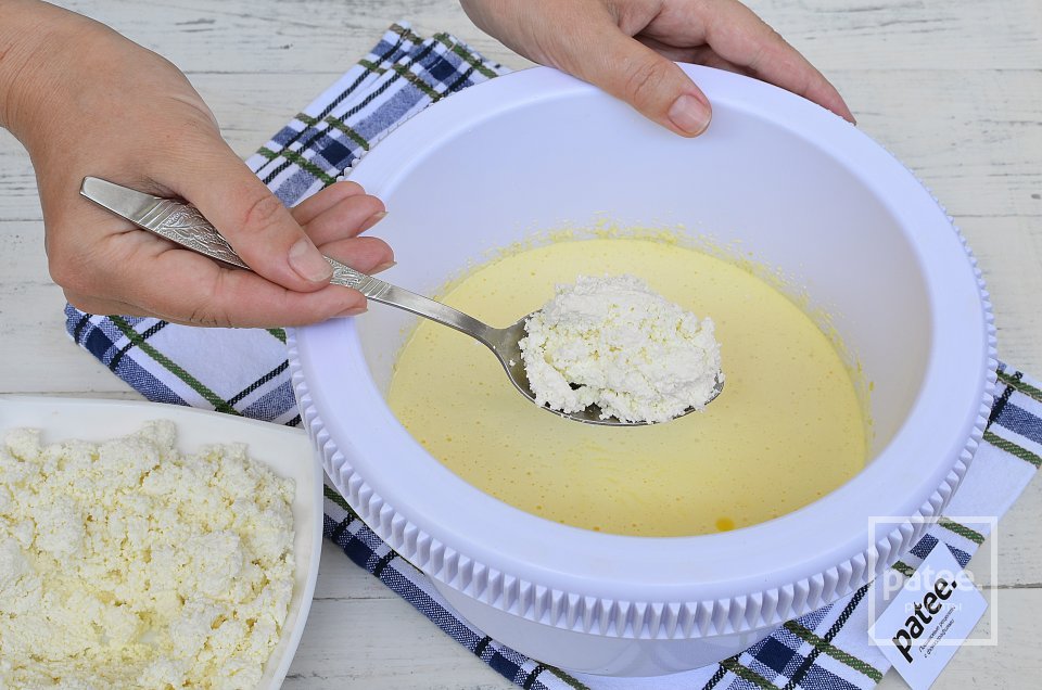 Творожные маффины с клубникой - Шаг 4