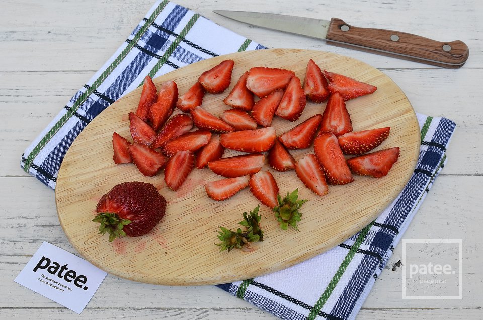 Творожные маффины с клубникой - Шаг 8