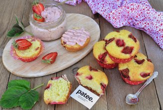 Творожные маффины с клубникой