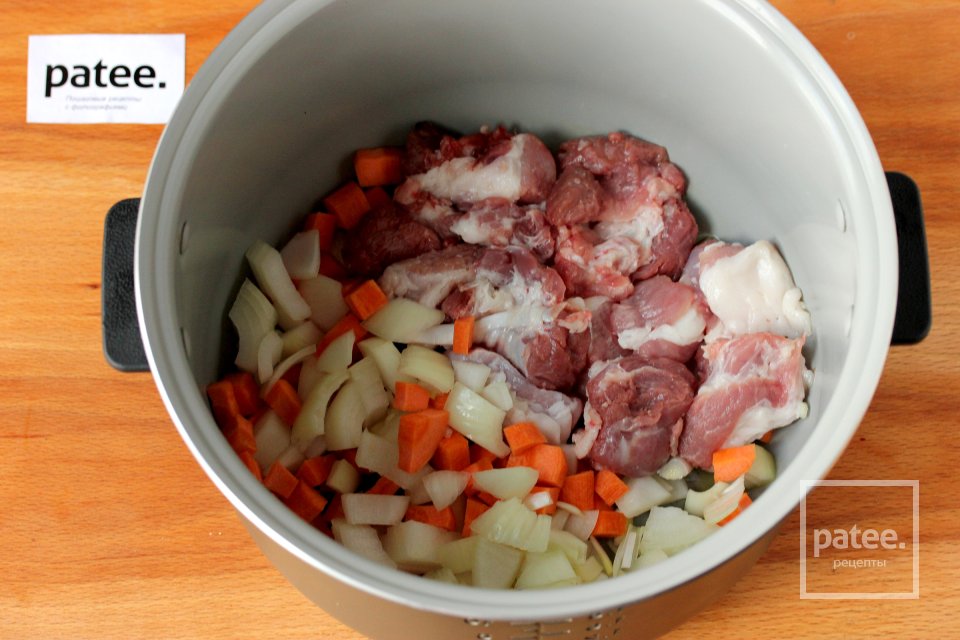 Перловая каша с мясом и овощами в мультиварке - Шаг 4