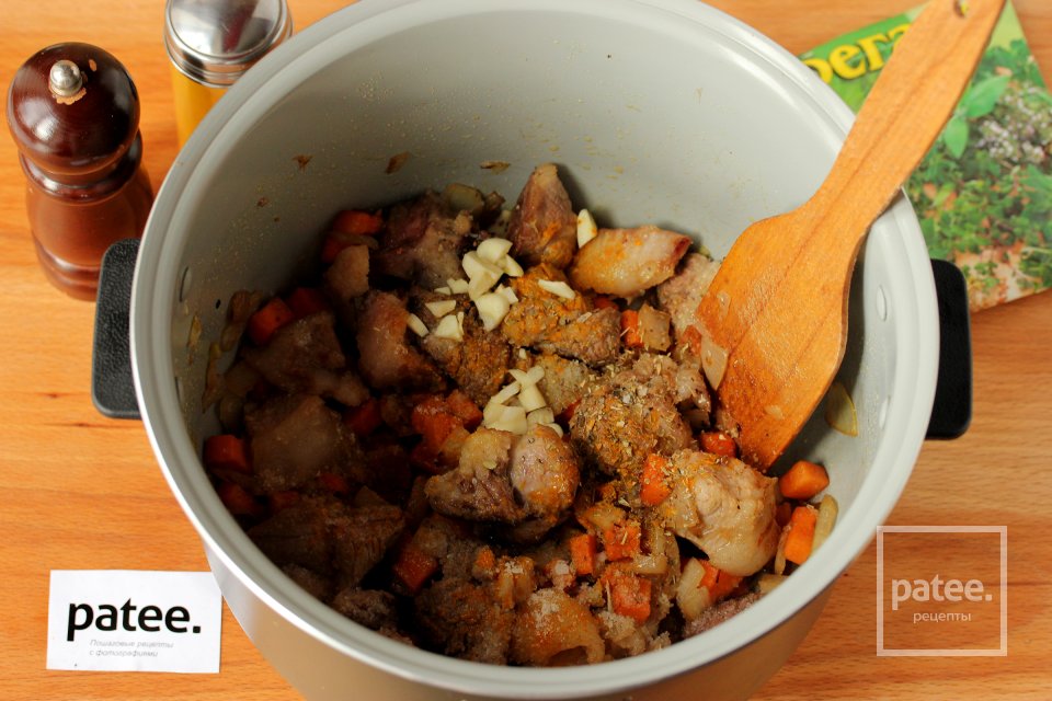 Перловая каша с мясом и овощами в мультиварке - Шаг 6