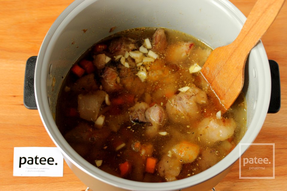 Перловая каша с мясом и овощами в мультиварке - Шаг 7