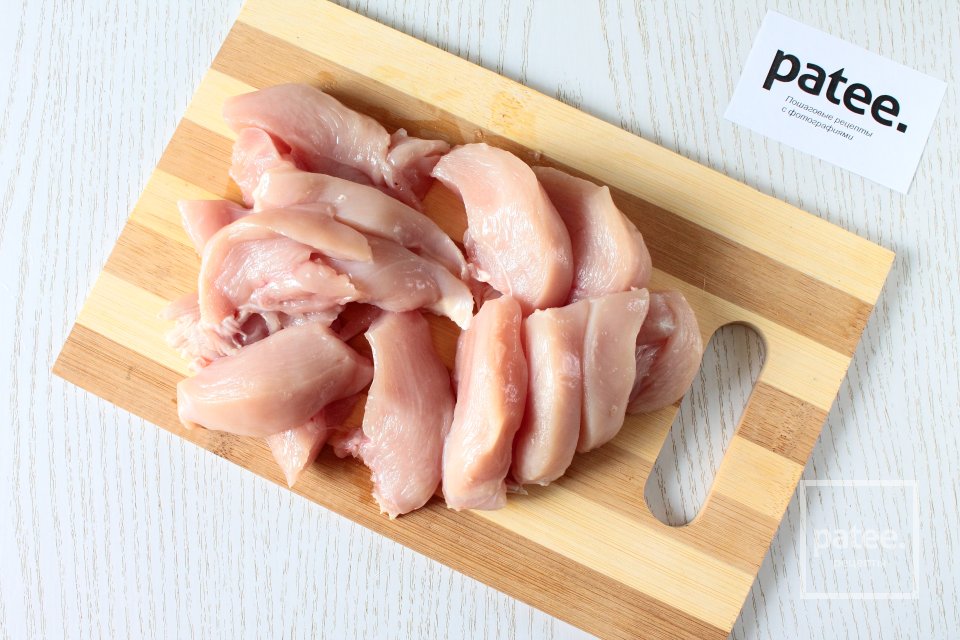 Куриное филе, запеченное с кабачками - Шаг 2