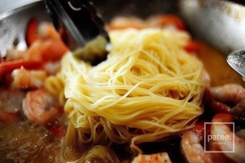 Креветки в чесночном соусе с пастой - Шаг 3