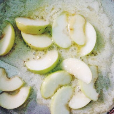 Панкейки с карамелизированными яблоками - Шаг 7