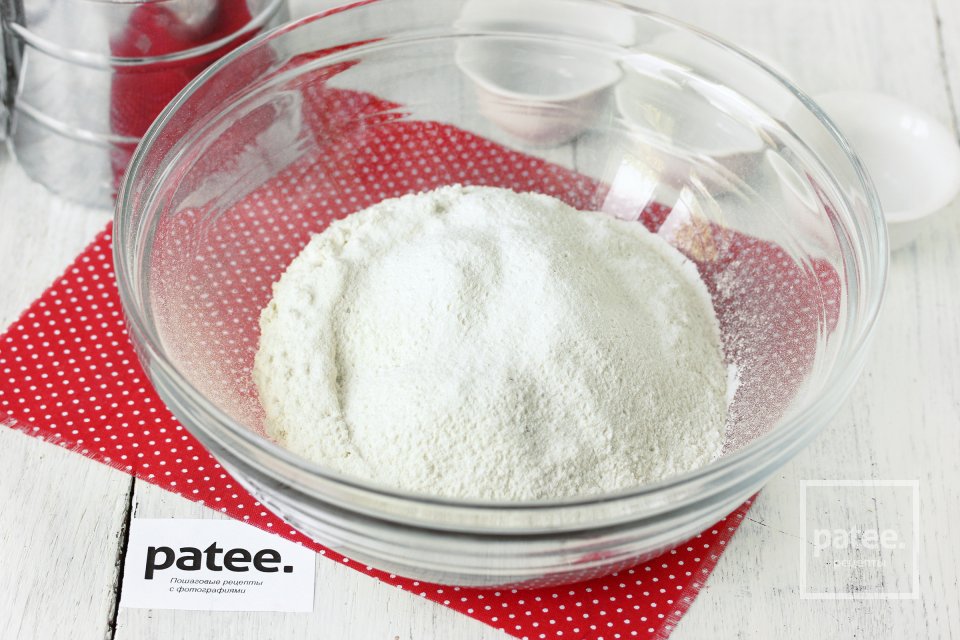 Кокосовые кексы с клубникой - Шаг 2