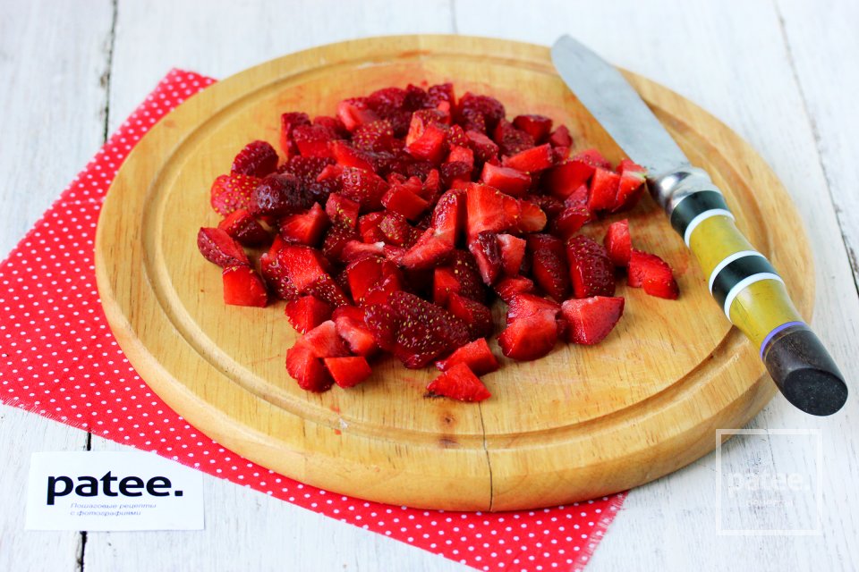 Кокосовые кексы с клубникой - Шаг 10