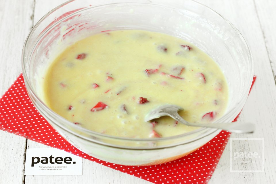 Кокосовые кексы с клубникой - Шаг 12