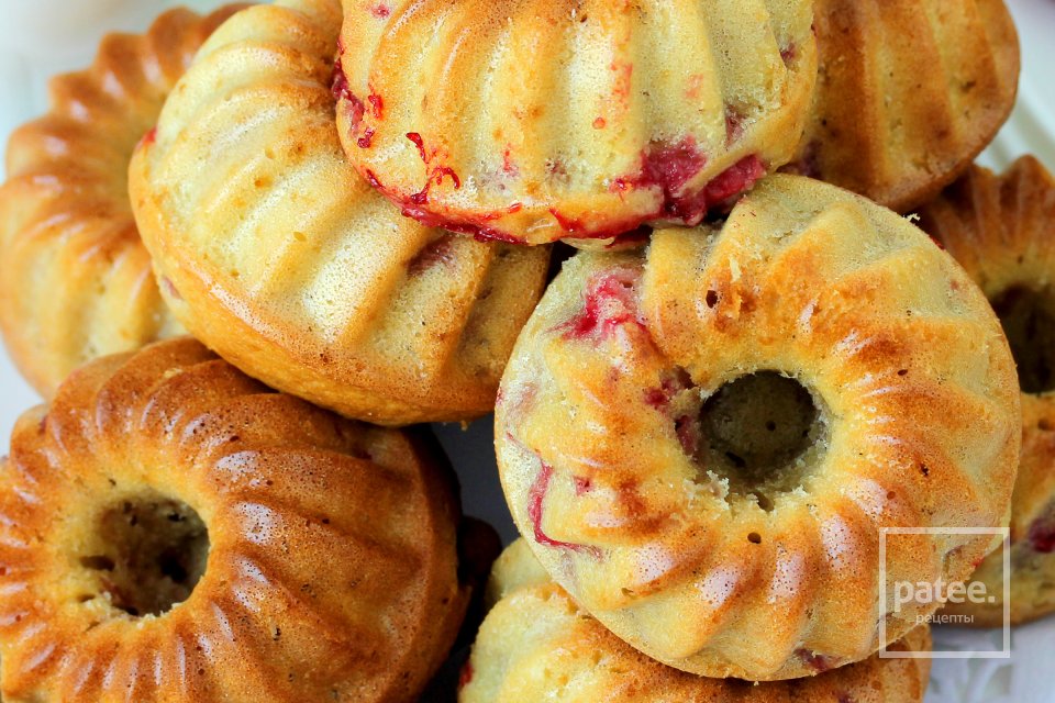 Кокосовые кексы с клубникой - Шаг 16