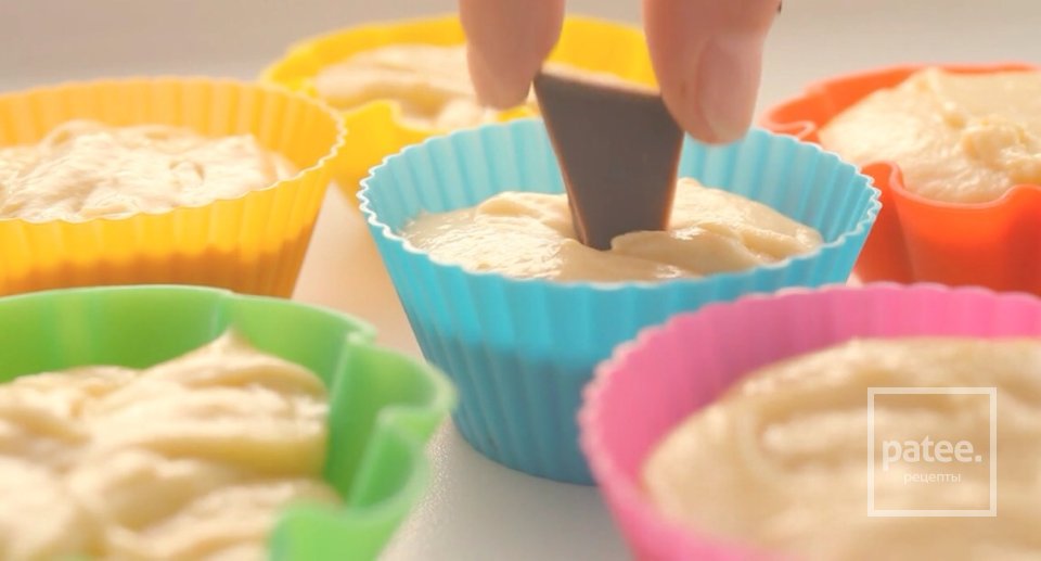 Клубнично-шоколадные маффины - Шаг 7