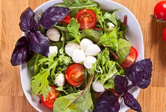 Салат с моцареллой