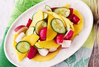 Салат из манго и редиса