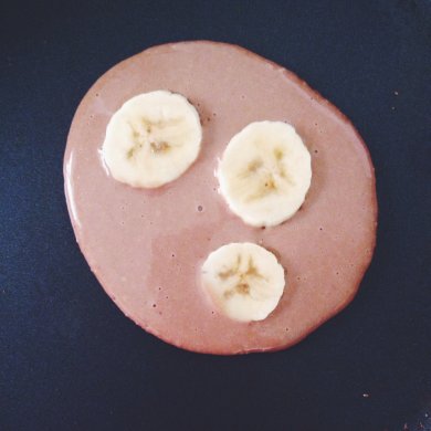 Шоколадные панкейки с бананом внутри - Шаг 5