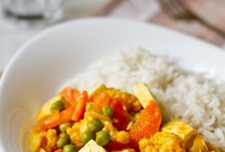 КАРРИ ИЗ ЦВЕТНОЙ КАПУСТЫ С ТОФУ