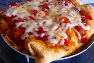 Энчиладас с курицей с соусом "сальса"