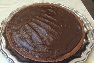 Шоколадный пирог с орехами