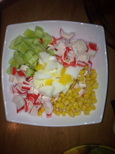 Нежный салат с крабовыми палочками - Шаг 2