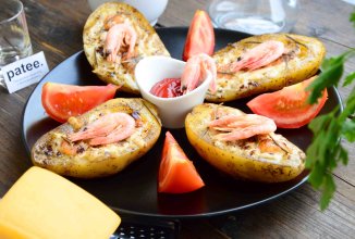 Картофельные лодочки с креветками