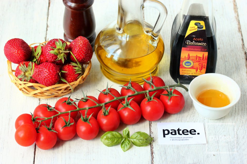 Салат из клубники и помидоров черри - Шаг 1