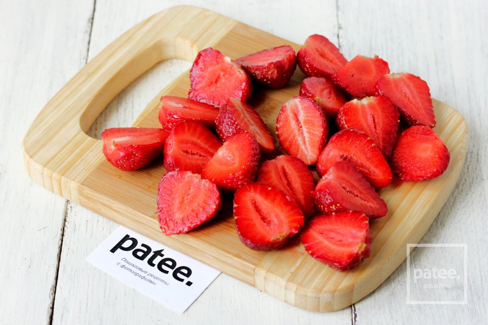 Салат из клубники и помидоров черри - Шаг 2