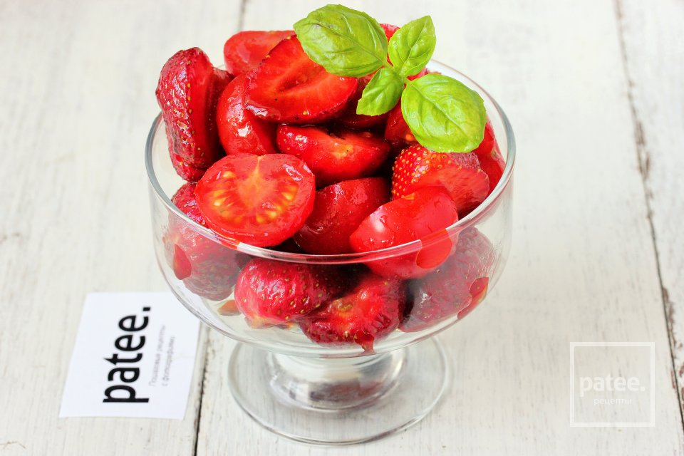 Салат из клубники и помидоров черри - Шаг 10