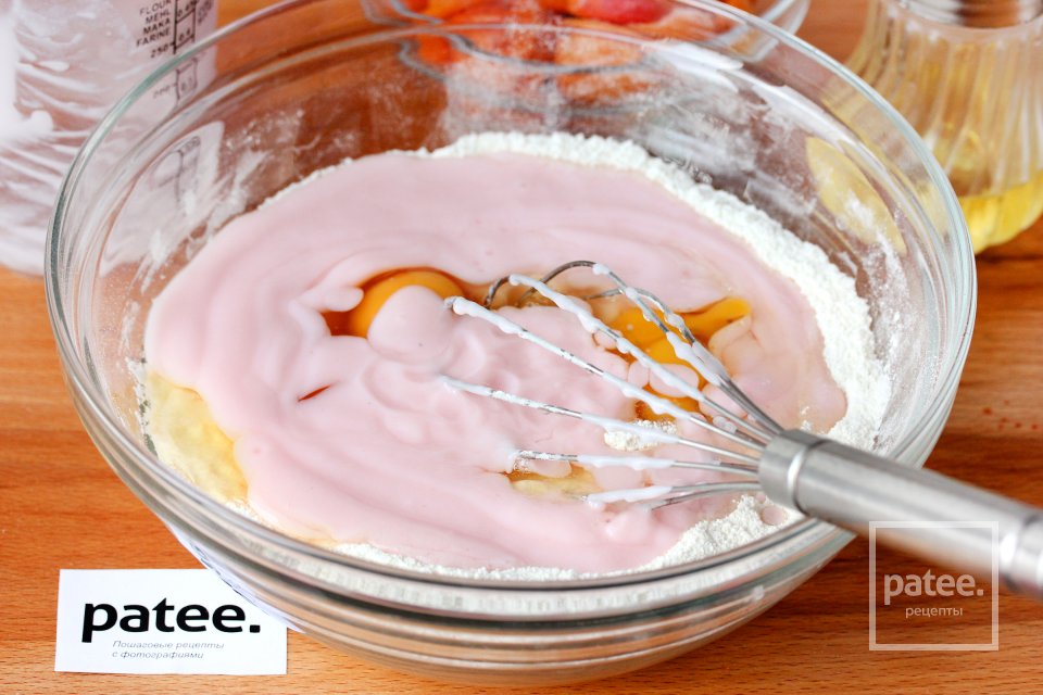 Йогуртовый пирог с абрикосами в мультиварке - Шаг 5
