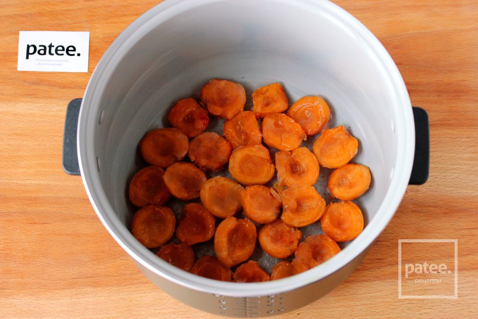 Йогуртовый пирог с абрикосами в мультиварке - Шаг 9